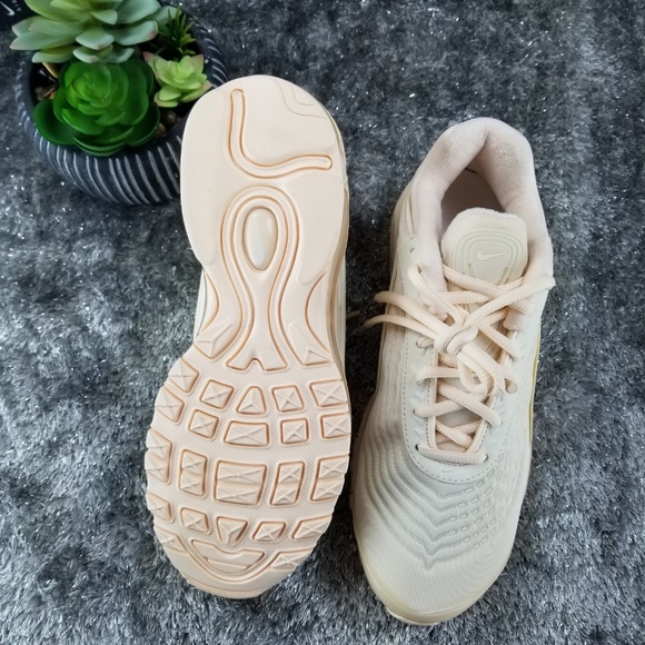 Nike Air Max Deluxe Sneakers - Picture 6 of 8